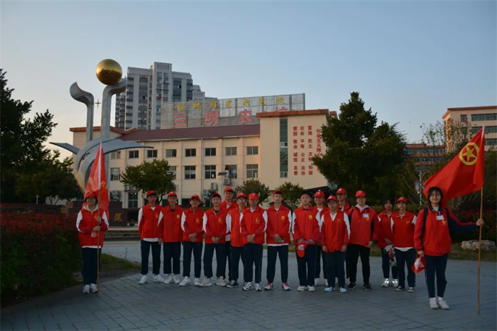 1681442080415131.png 20风景园林设计五年专班青年志愿者参加“庆祝三八妇女节晚会”开展维持现场秩序等志愿服务活动.png
